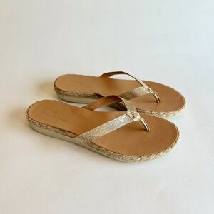 Tommy Bahama Gold Tan Man Made Rubber Outsole Leather Flip Flops Sandals size 10